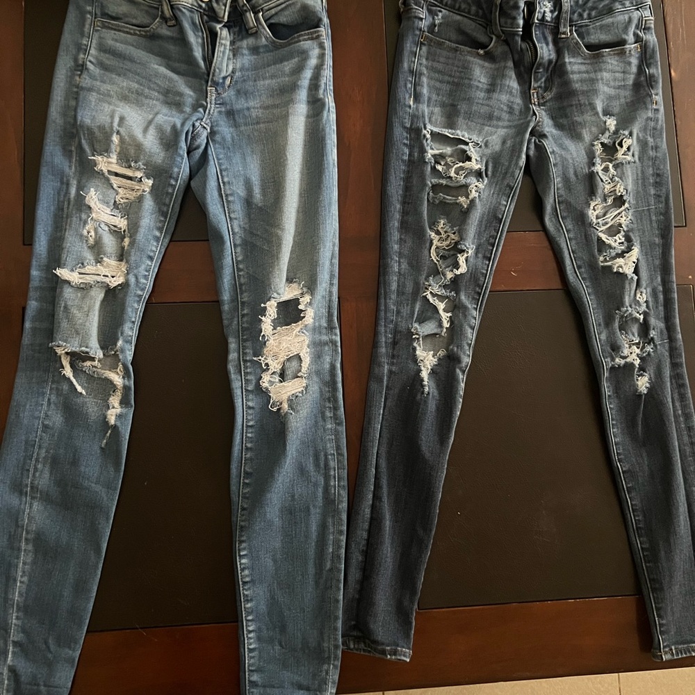 American Eagle Outfitters Blue Skinny Distressed Jeans size 2